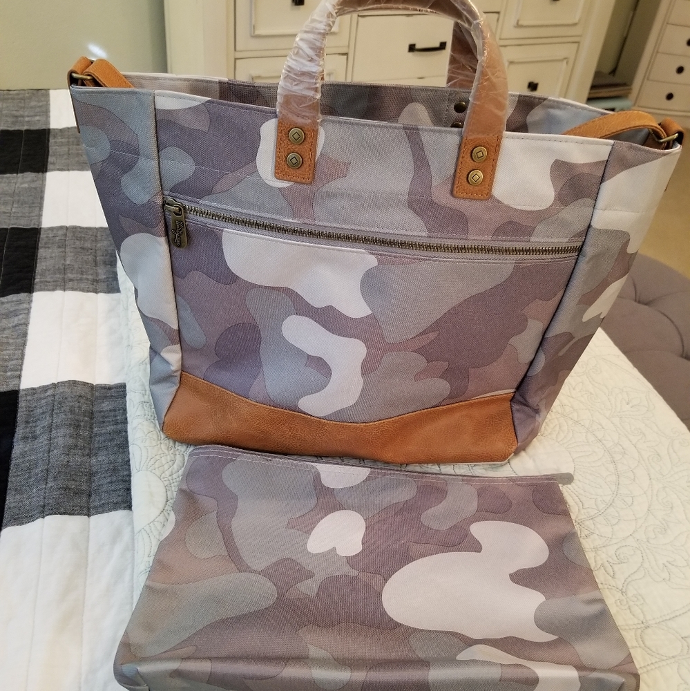 Thirty-one camo purse and large pouch